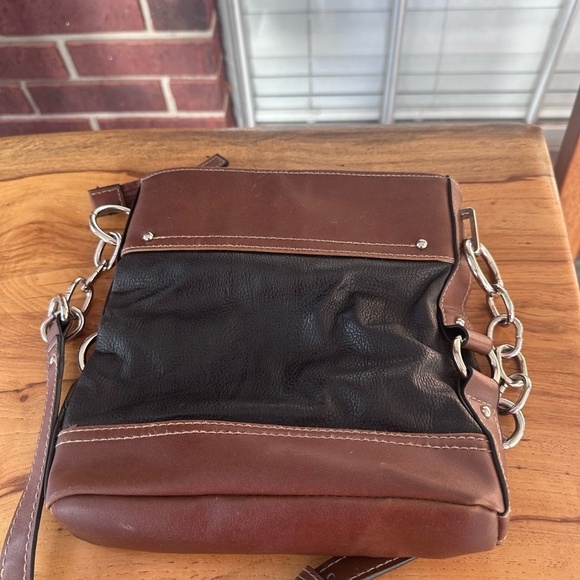 Chaps Two-Tone Leather Shoulder Bag - Picture 5 of 7